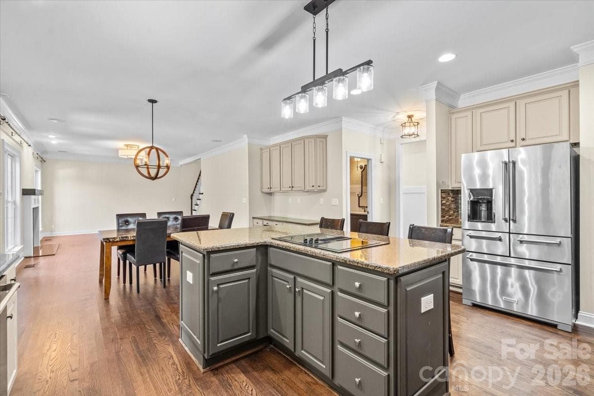 Tons of cabinet space - 109 Pauls Lane, Mooresville
