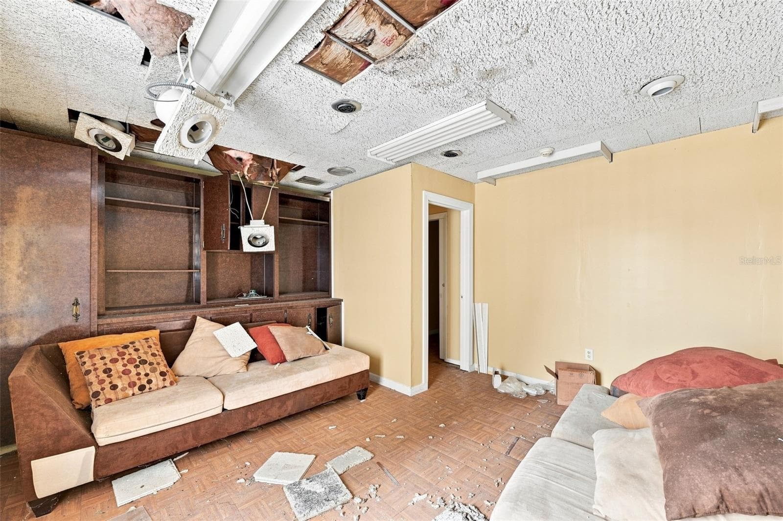 Private office with natural light in Tampa commercial building - 2508 W TAMPA BAY BLVD, TAMPA