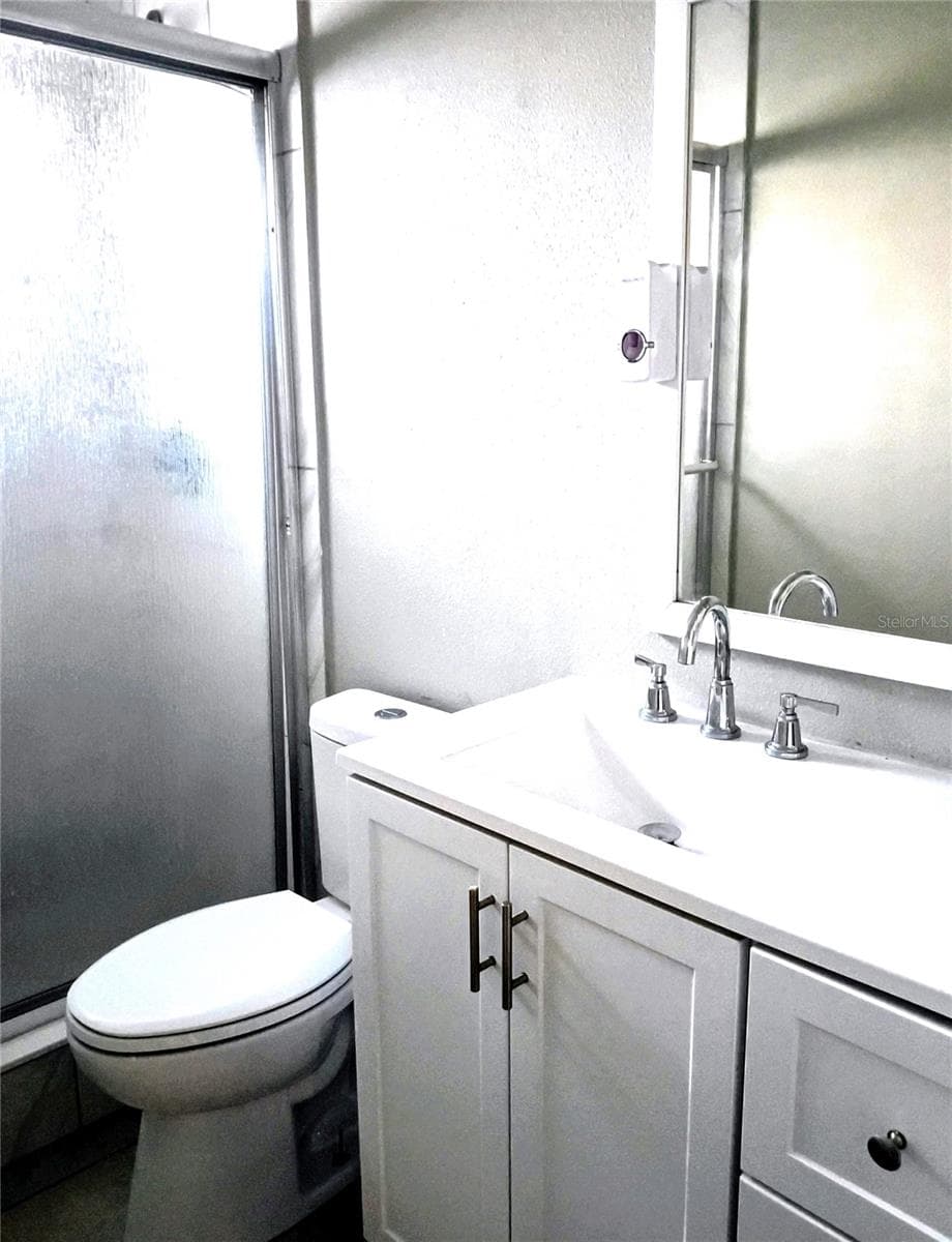 Bathroom - 2010 PINE AVE, HAINES CITY