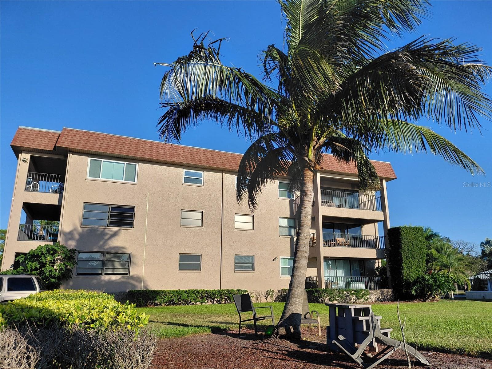 Exterior facing west - HANOVER LANDING CONDO, TARPON SPRINGS