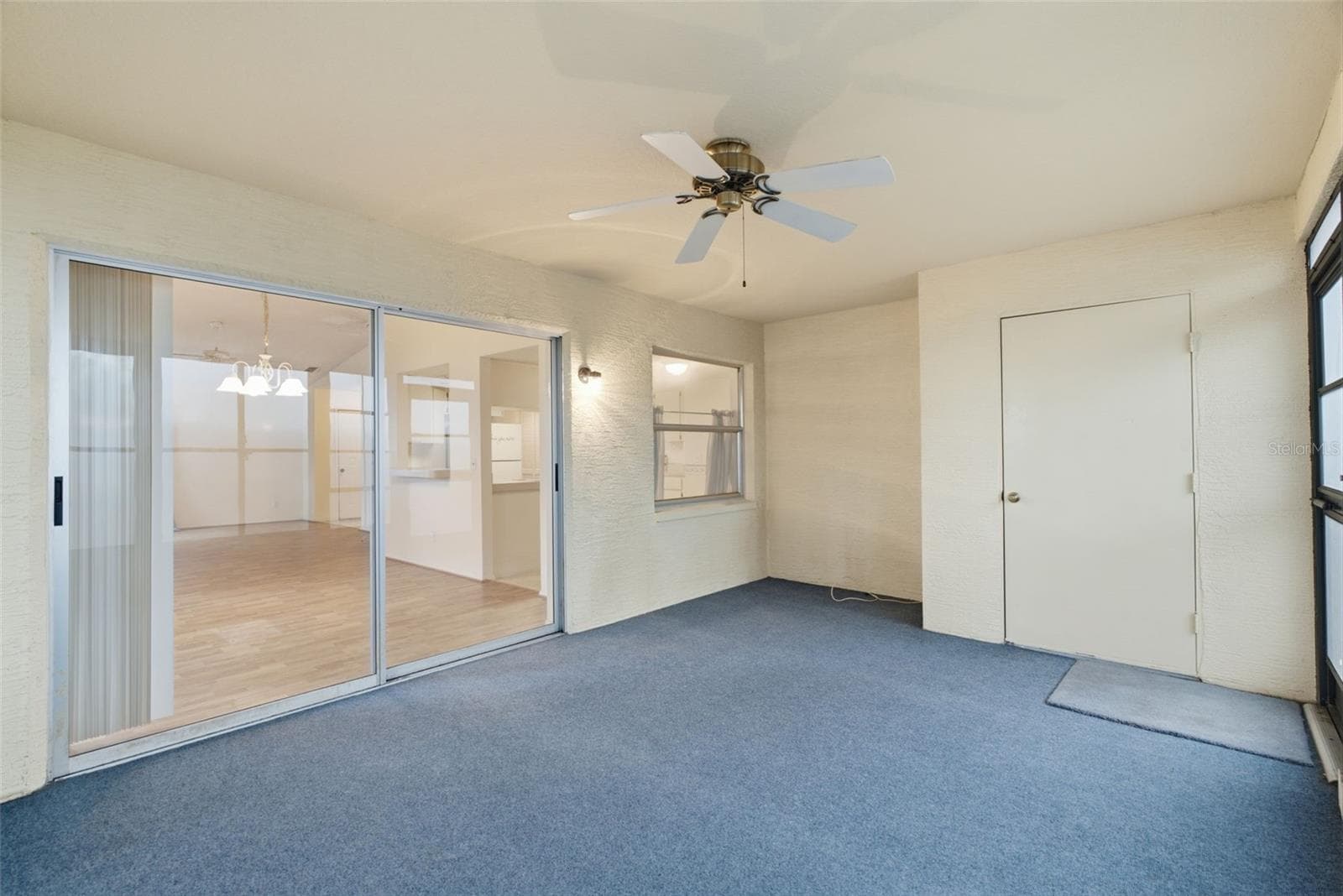 Enclosed Florida room - 3960 SAILMAKER LN, HOLIDAY