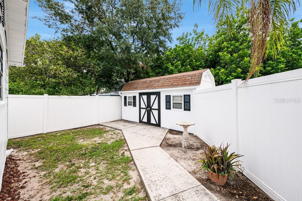 Storage Shed and fenced backyard - 1924 W NORTH ST, TAMPA