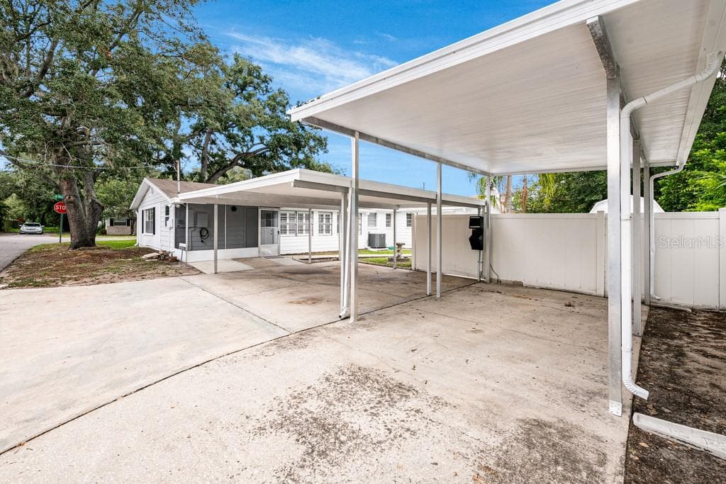 Extra Driveway Space - 1924 W NORTH ST, TAMPA