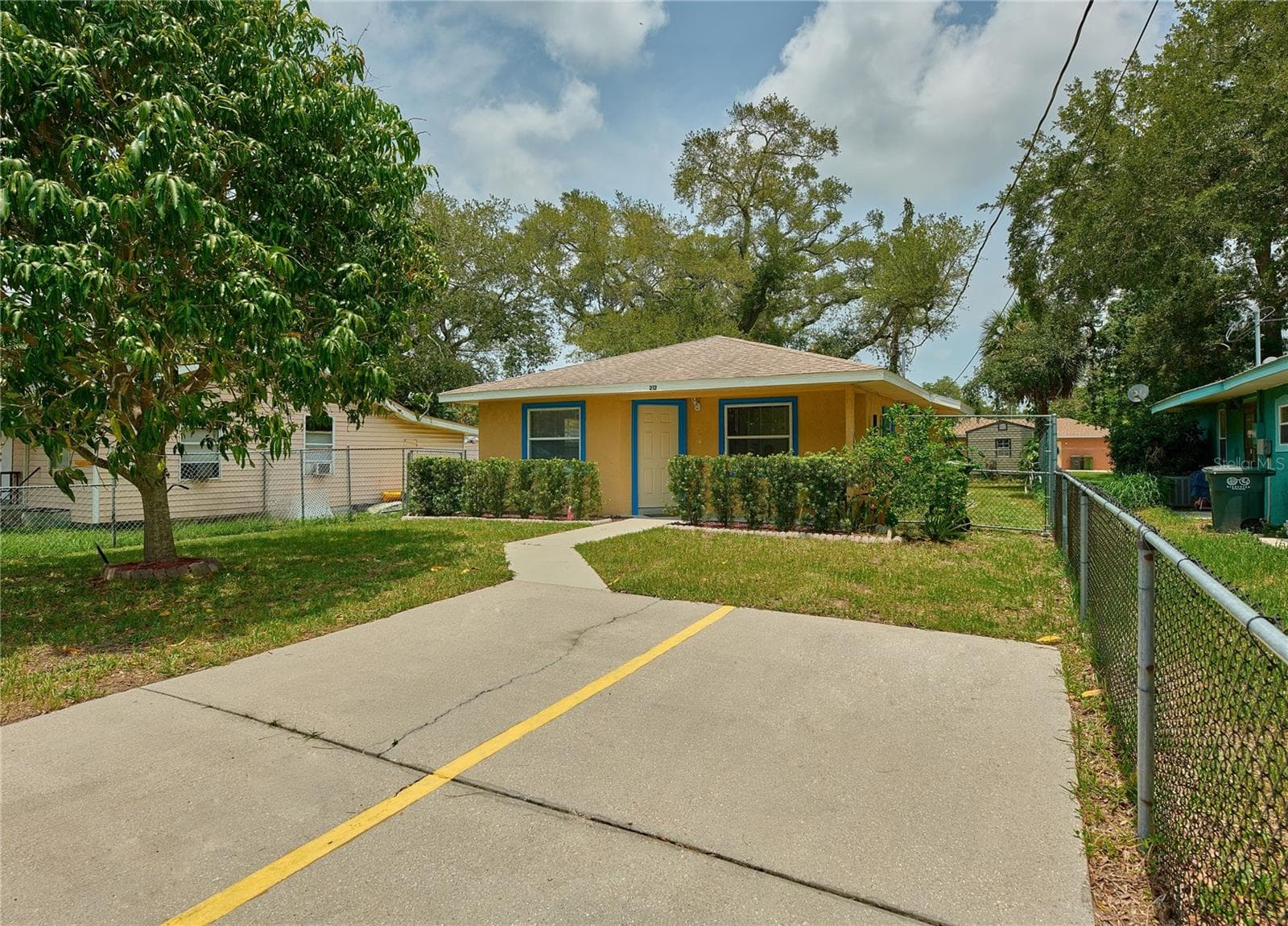 Single Family Residence at 212 13TH AVE W, BRADENTON, photo 2 of 23