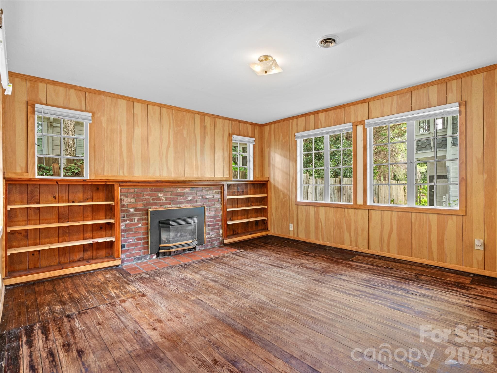 Writer's Cottage Bedroom with Gas Log Fireplace - 111-113 Stewart Street, Hendersonville