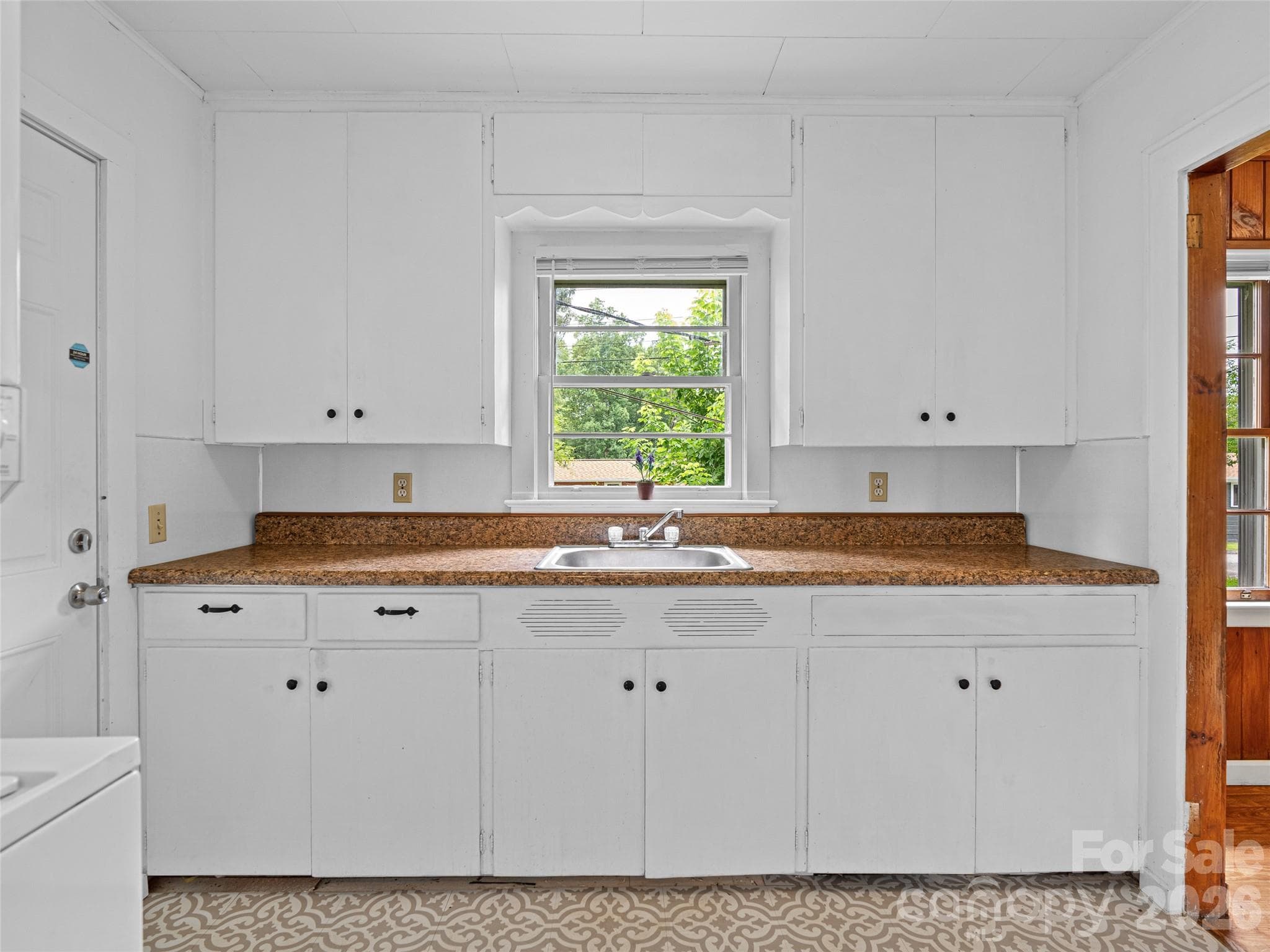 Writer's Cottage Kitchen - 111-113 Stewart Street, Hendersonville