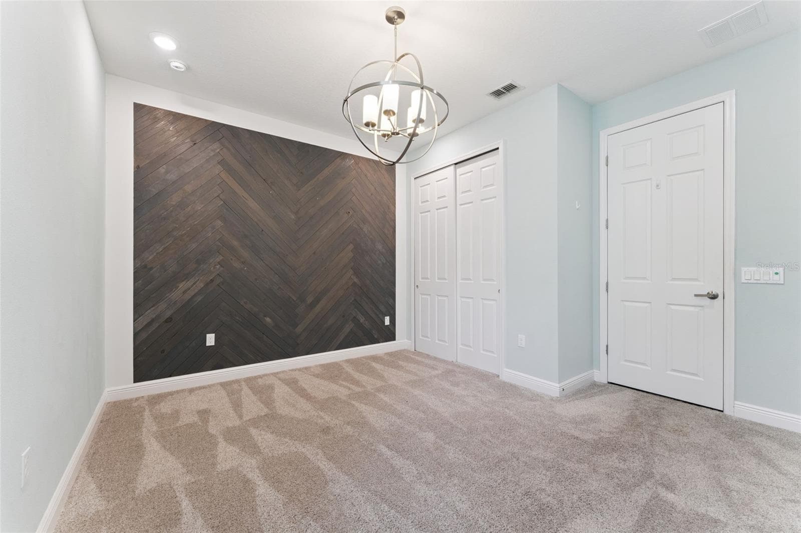 Bedroom 4 / In-law Suite with full bath in hallway. - 1511 GATEWAY LN, KISSIMMEE