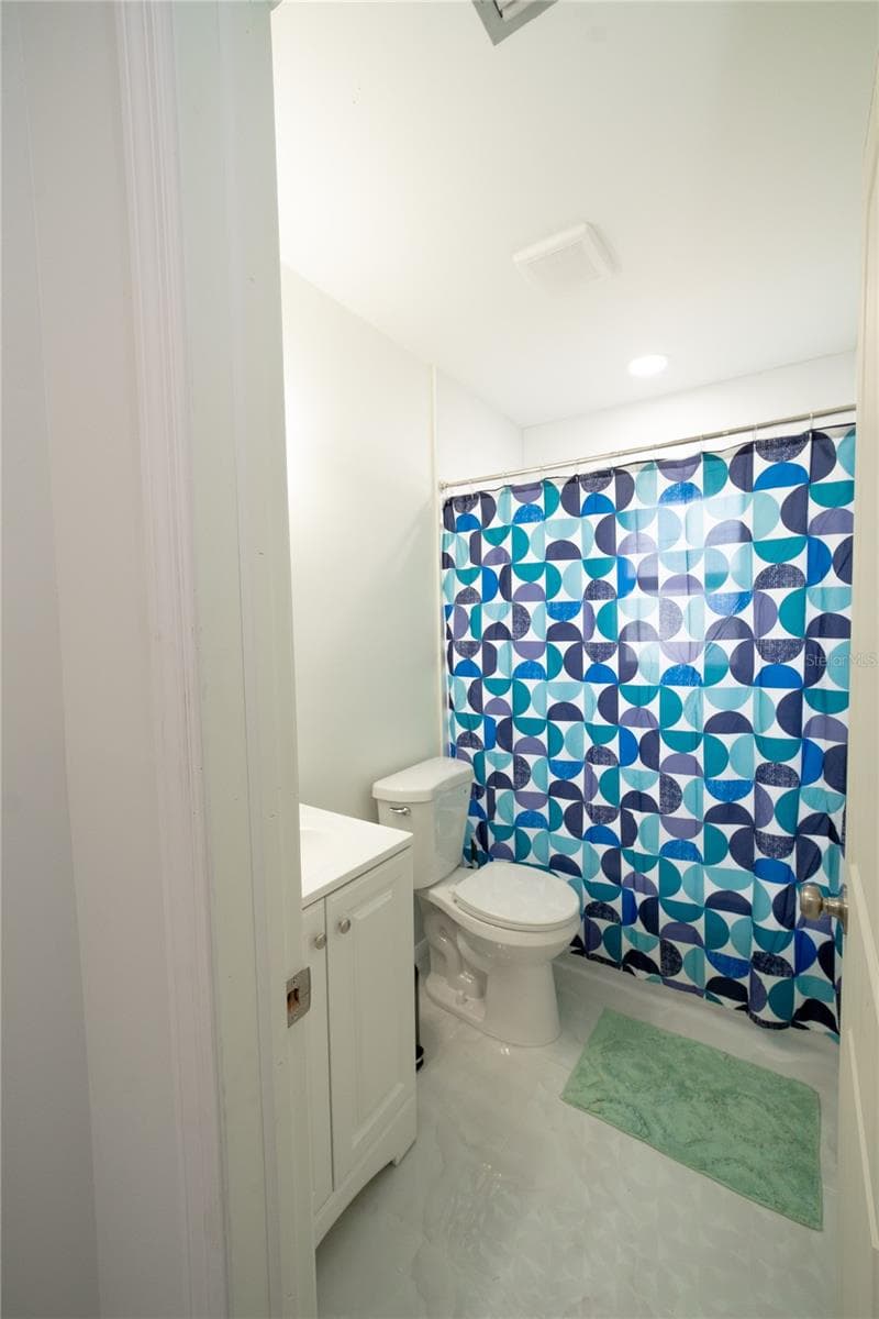 Guest Bathroom - 8413 MILLWOOD DR, TAMPA