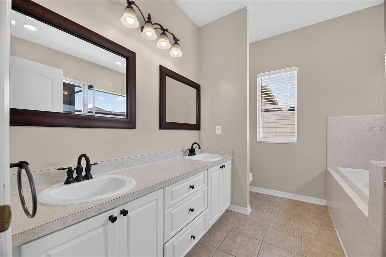 Single Family Residence at 24519 BREEZY OAK CT, LUTZ, photo 39 of 63