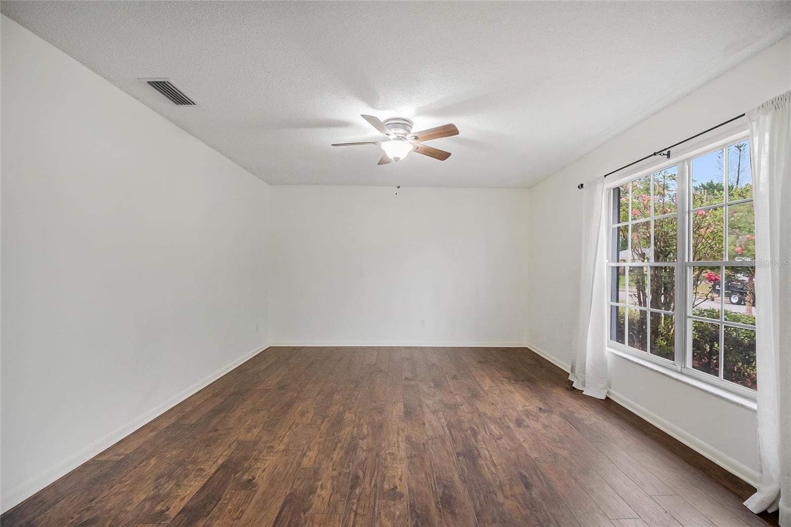 Single Family Residence at 4931 TELLSON PL, ORLANDO, photo 8 of 38