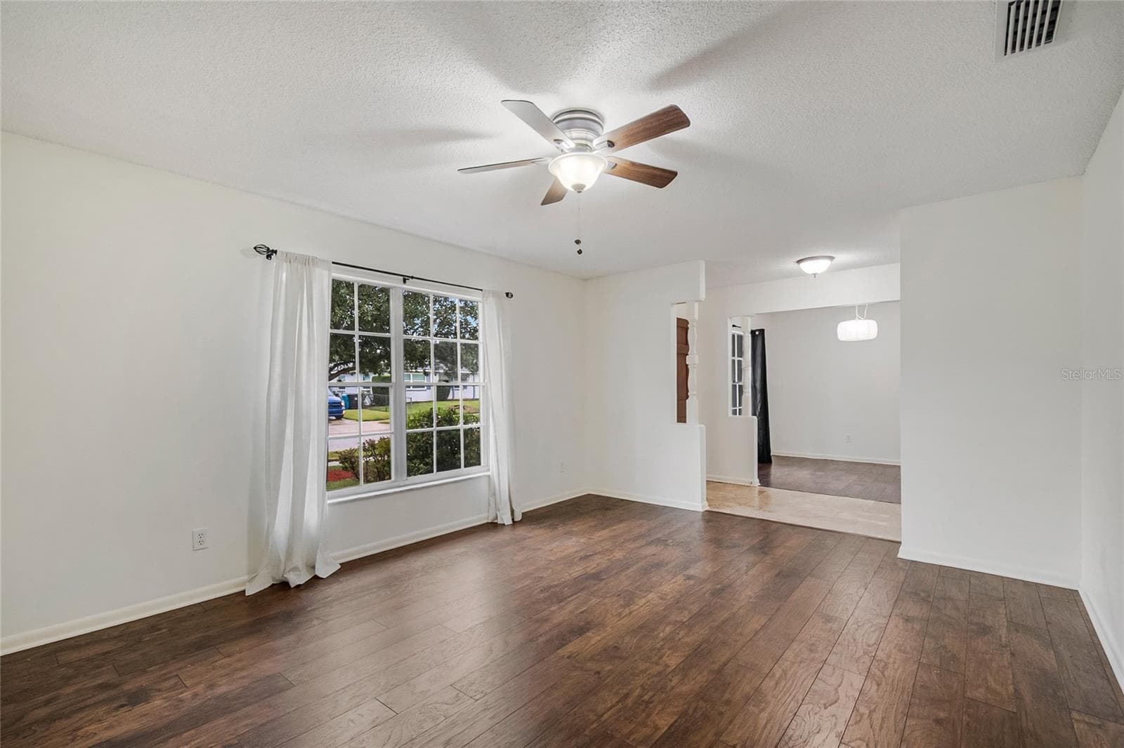 Single Family Residence at 4931 TELLSON PL, ORLANDO, photo 9 of 38