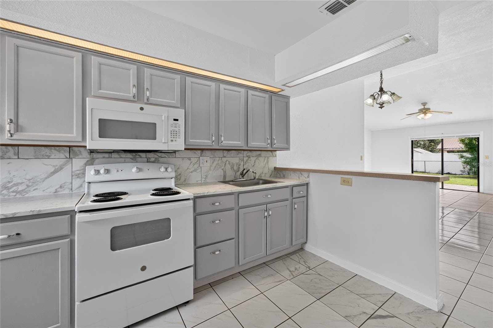 Single Family Residence at 913 SAN RAFAEL WAY, KISSIMMEE, photo 11 of 28