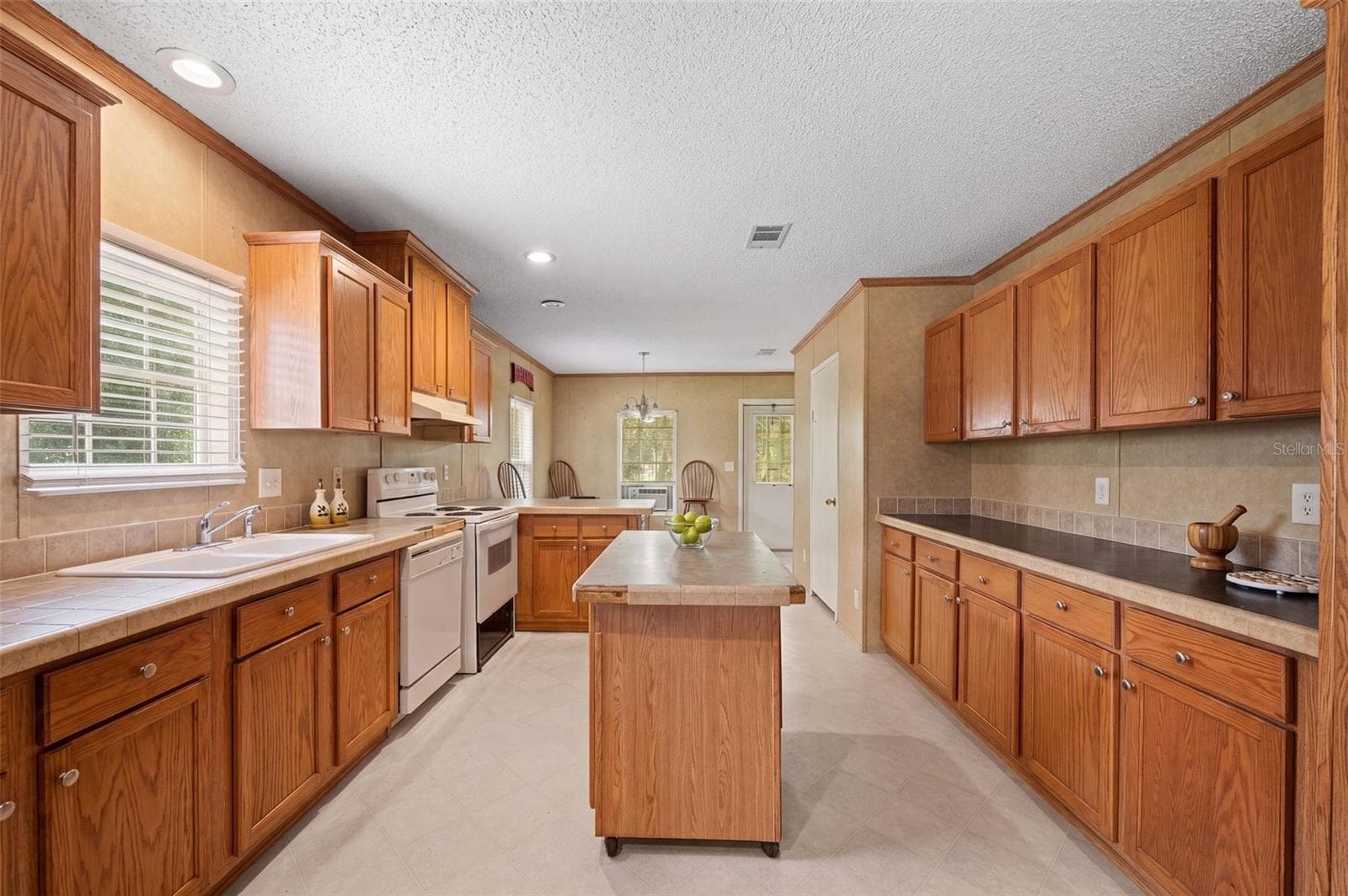 Manufactured Home at 9798 STATE ROAD 100 W, STARKE, photo 13 of 46