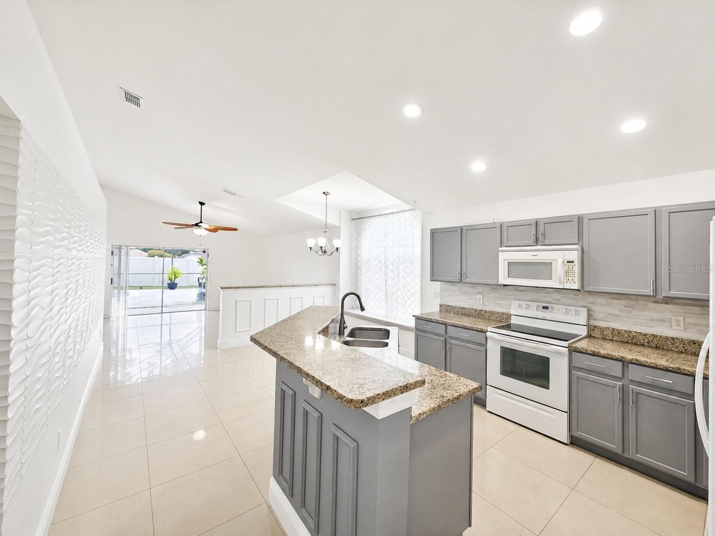 Single Family Residence at 12786 MARIBOU CIR, ORLANDO, photo 6 of 23