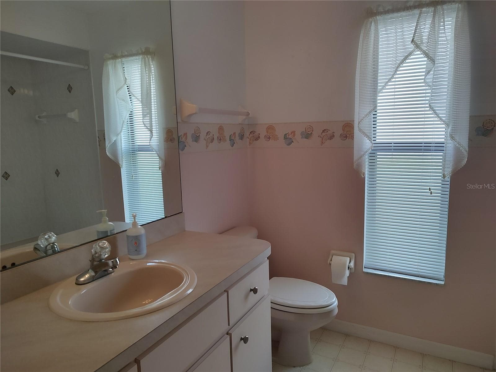 Hall bath - 3716 E COVE PARK TRL, HERNANDO