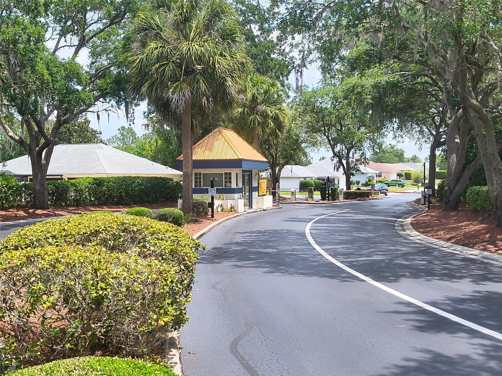 Arbor Lakes gated entry - 3716 E COVE PARK TRL, HERNANDO