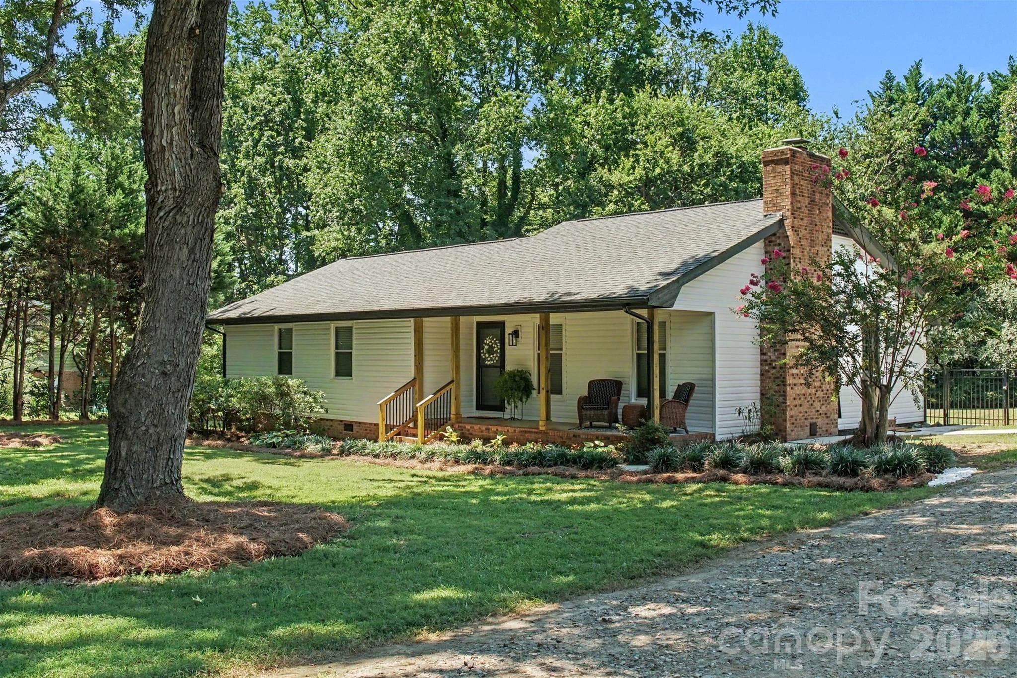 Single Family Residence at 8319 Vagabond Road, Charlotte, photo 2 of 22