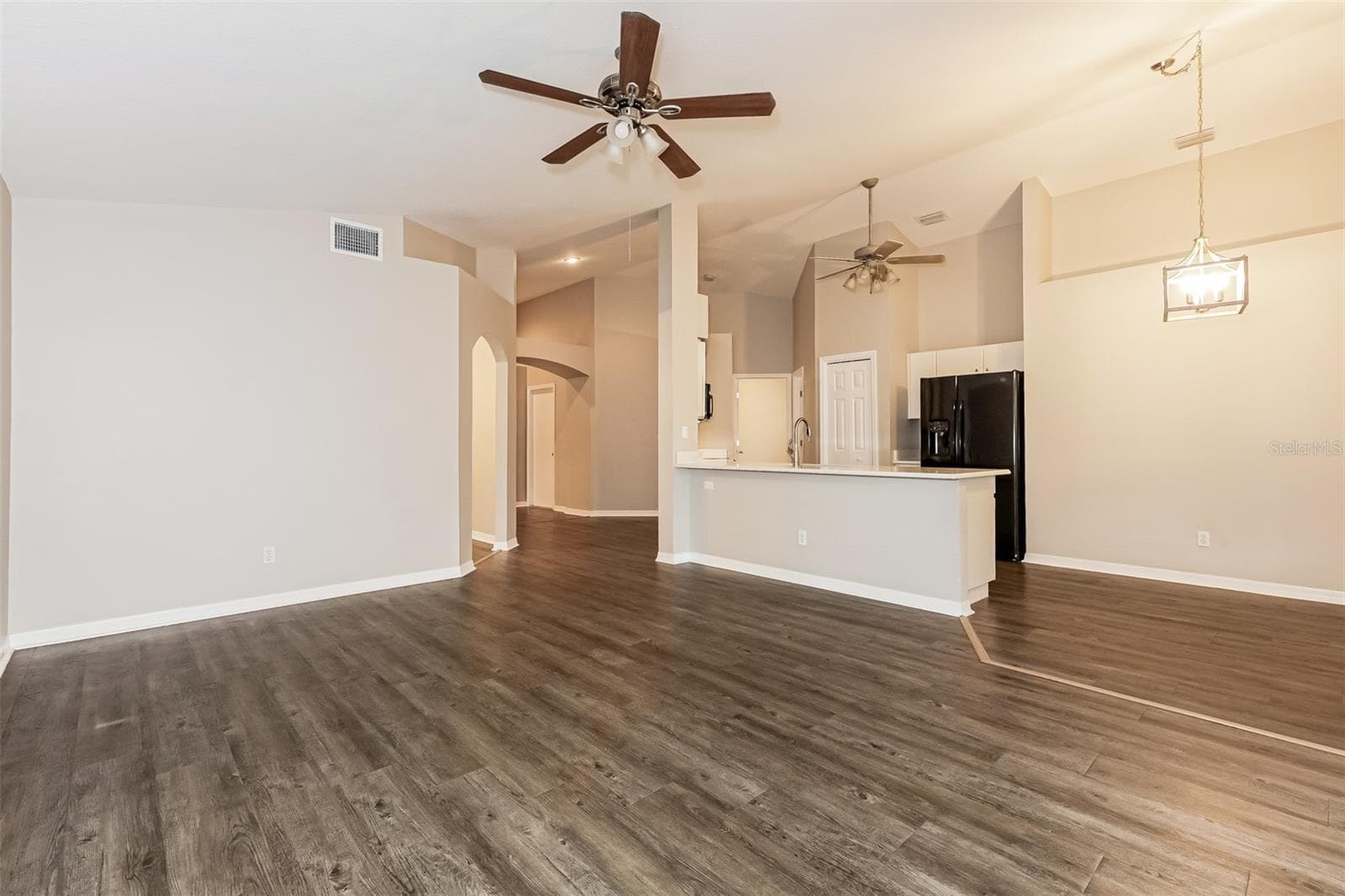 Single Family Residence at 823 ROCKY MOUNTAIN CT, VALRICO, photo 4 of 21