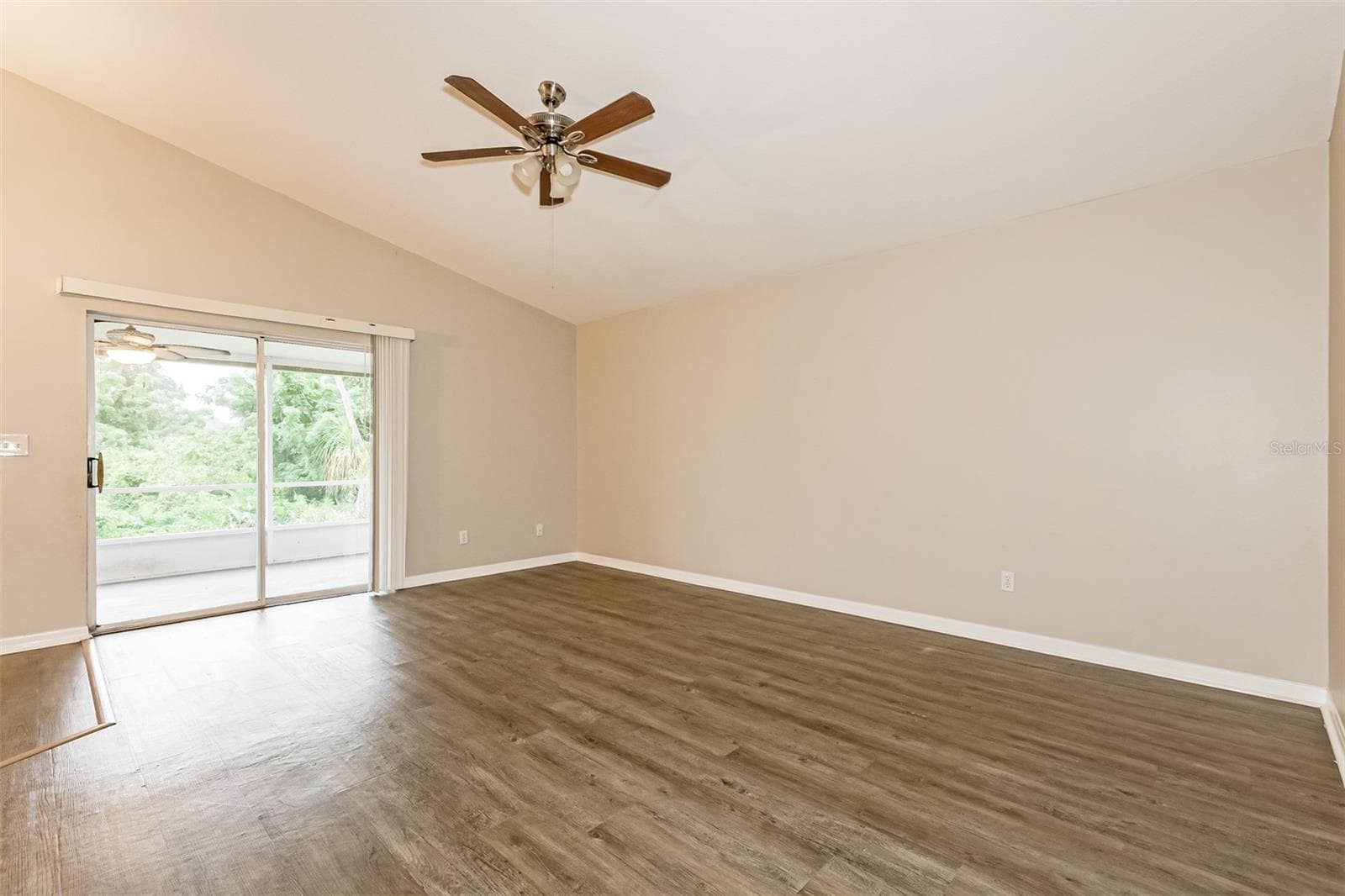Single Family Residence at 823 ROCKY MOUNTAIN CT, VALRICO, photo 5 of 21
