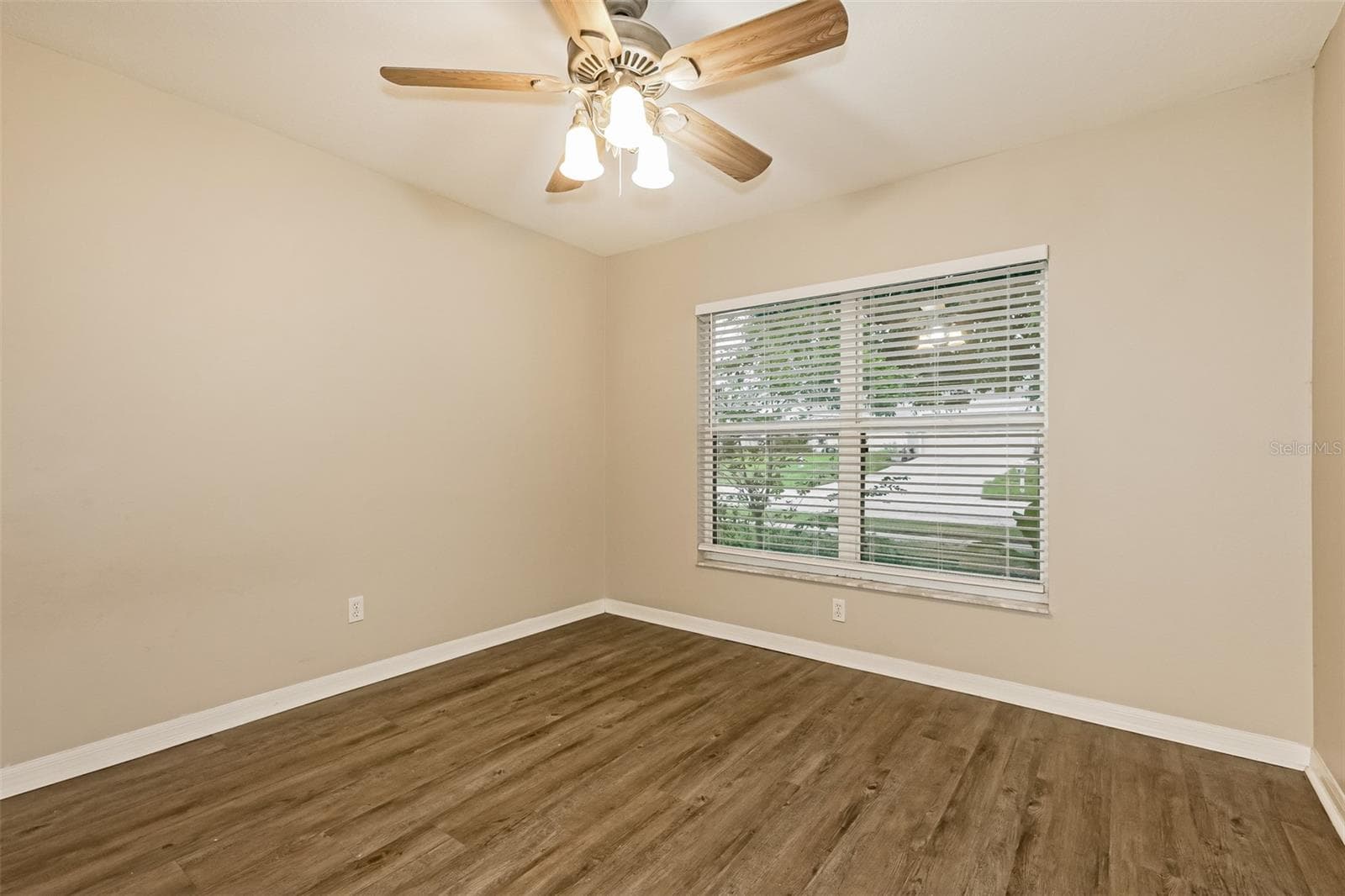 Single Family Residence at 823 ROCKY MOUNTAIN CT, VALRICO, photo 14 of 21
