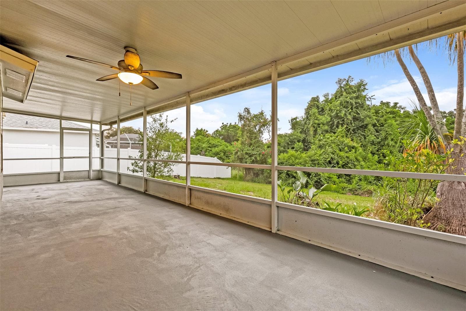 Single Family Residence at 823 ROCKY MOUNTAIN CT, VALRICO, photo 18 of 21