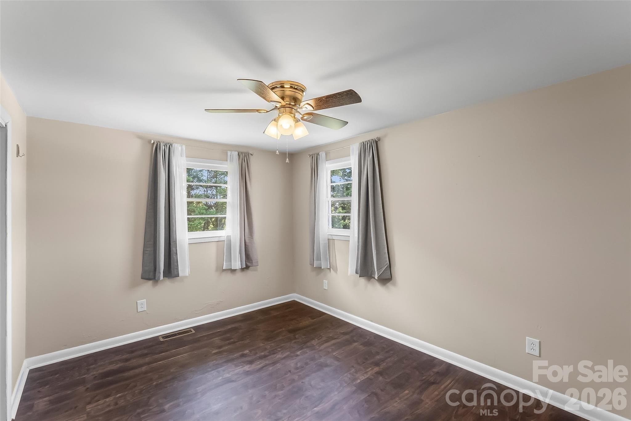 Master Bedroom - 4405 Landing Court, Hickory