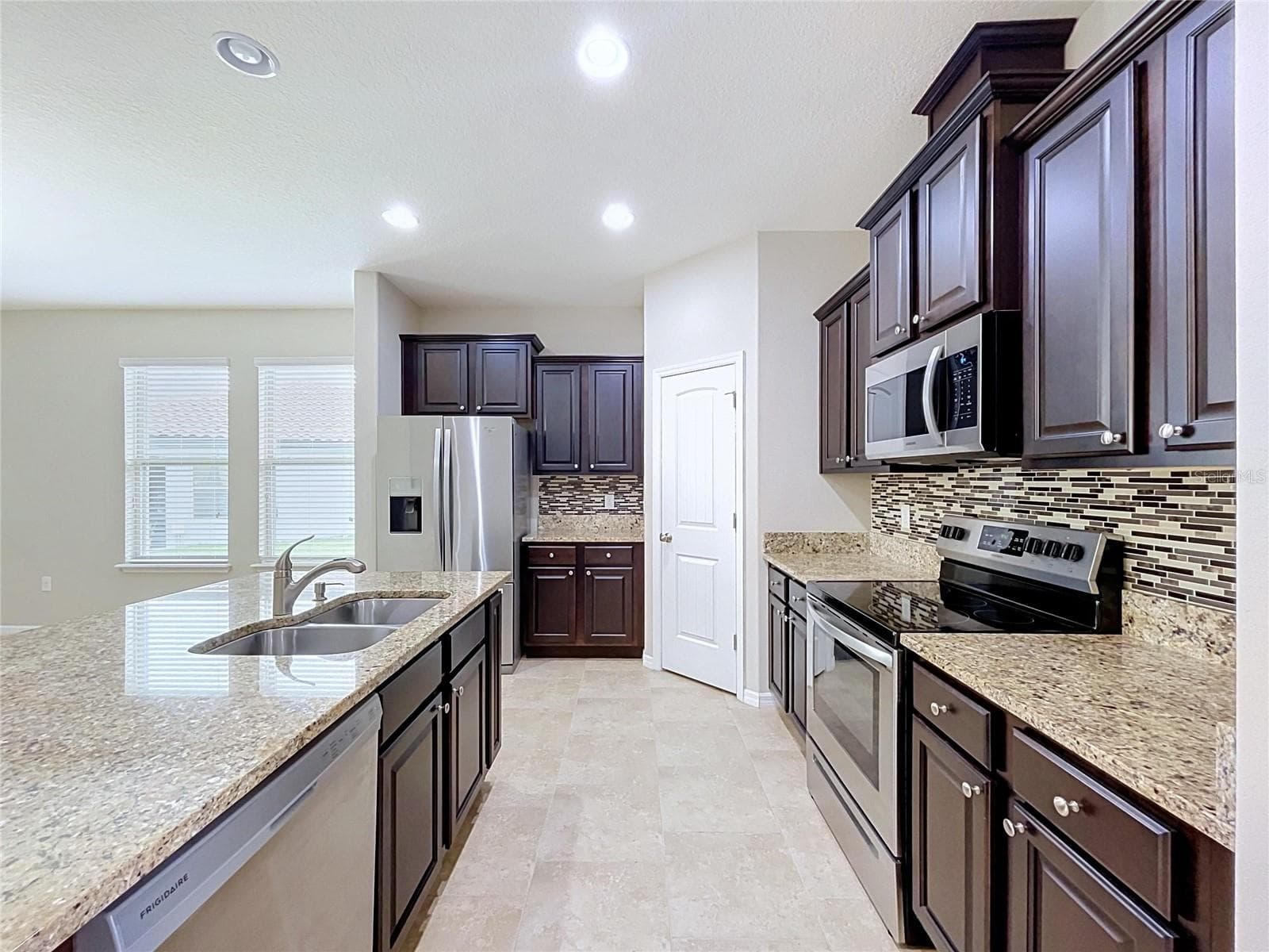 Single Family Residence at 4125 PRIMA LAGO CIR, LAKELAND, photo 13 of 46