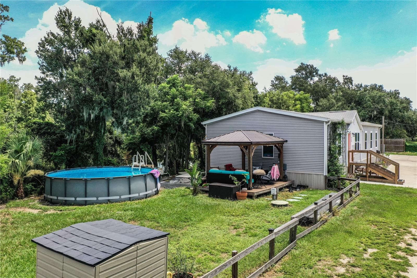 Above ground pool with fenced area - 950 LAKE COVE TRL, LAKELAND