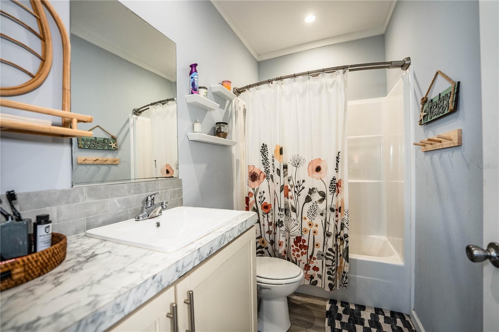 Guest Bathroom - 950 LAKE COVE TRL, LAKELAND
