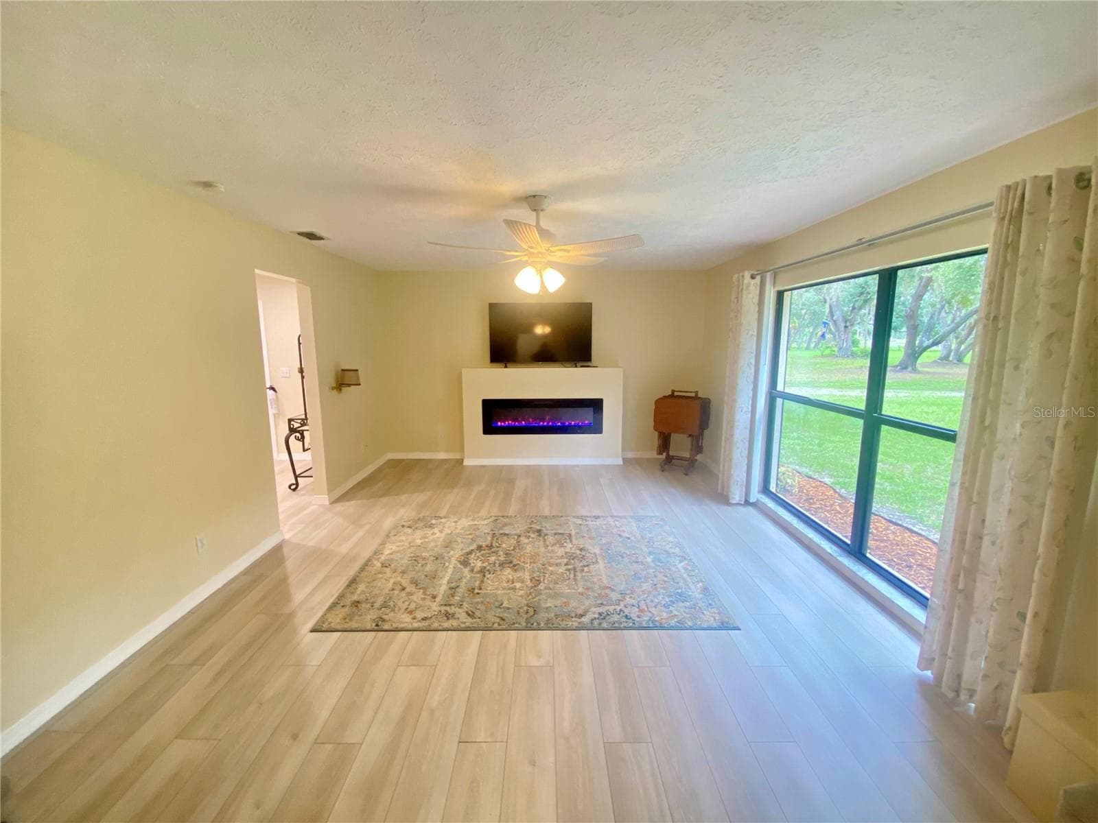 Single Family Residence at 660 SUNDANCE, WIMAUMA, photo 8 of 30