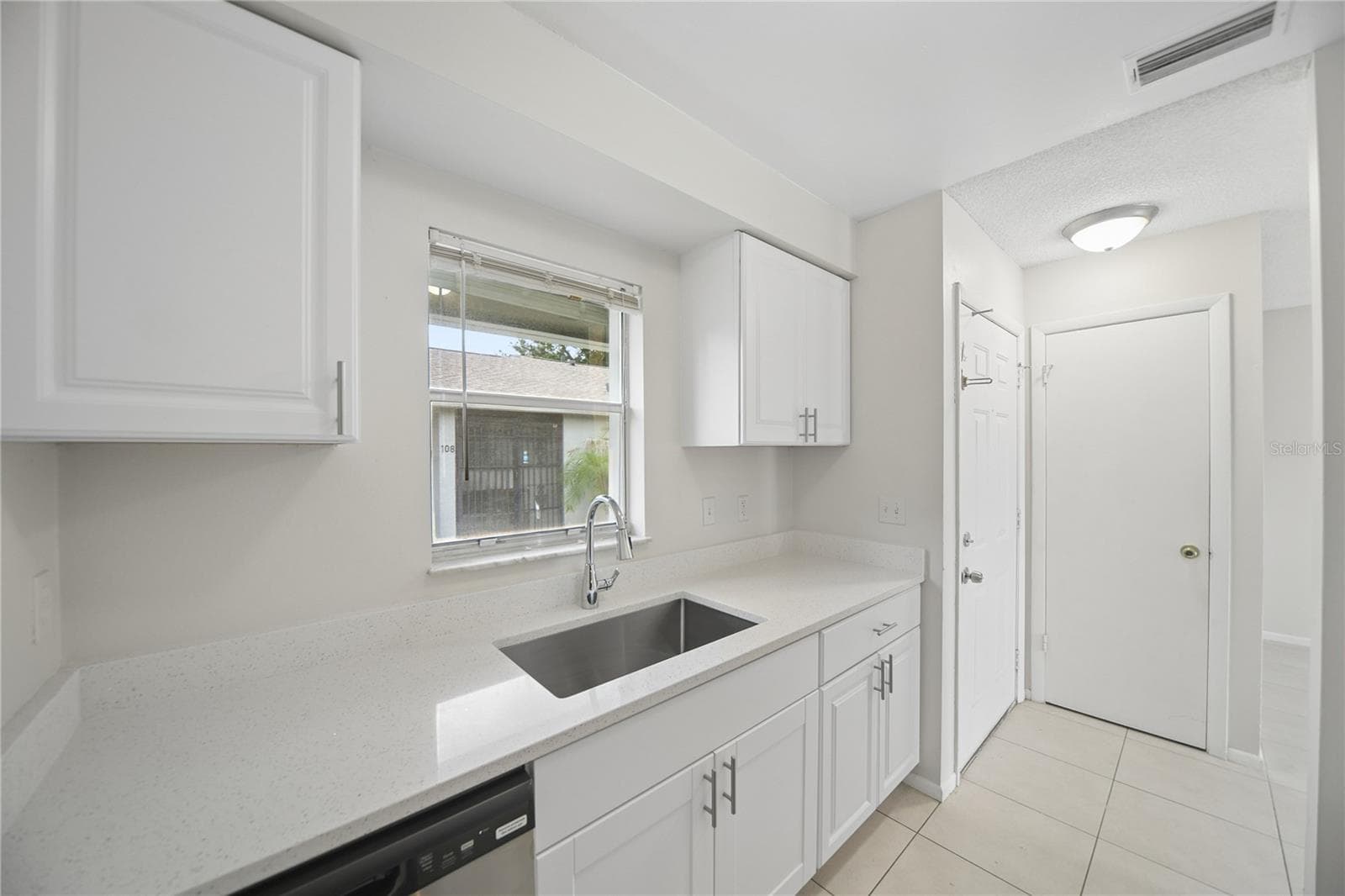 Kitchen - 107 DORCHESTER SQ, LAKE MARY