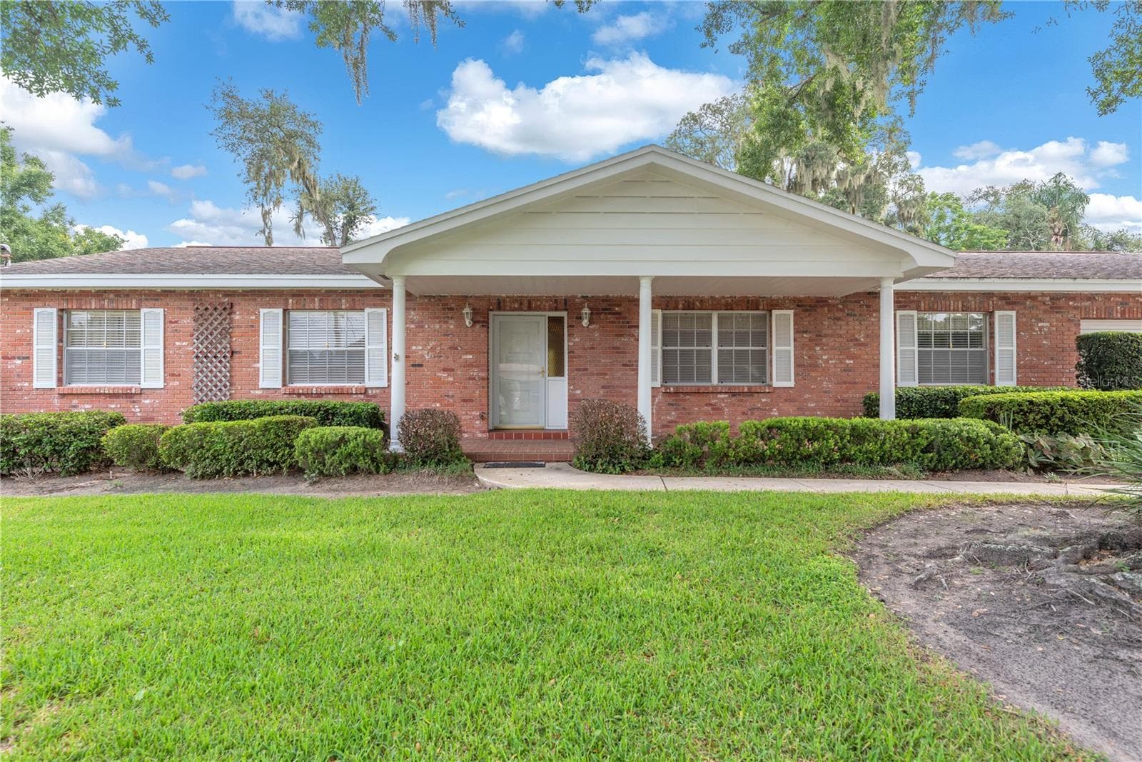 Single Family Residence at 110 ASHBROOK DR, BRANDON, photo 3 of 39