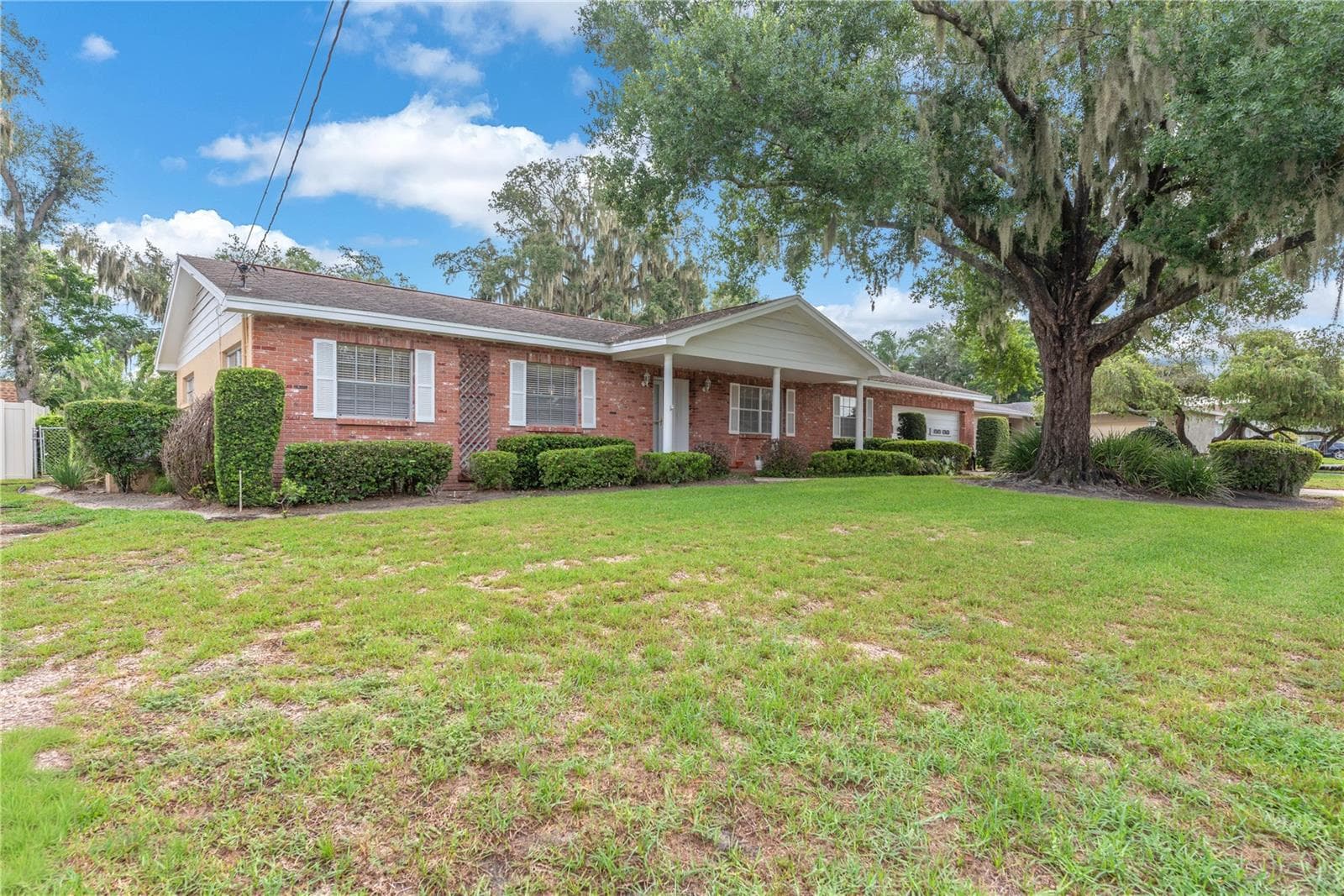 Single Family Residence at 110 ASHBROOK DR, BRANDON, photo 4 of 39