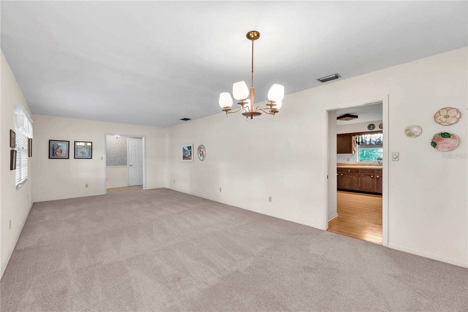 Single Family Residence at 110 ASHBROOK DR, BRANDON, photo 18 of 39