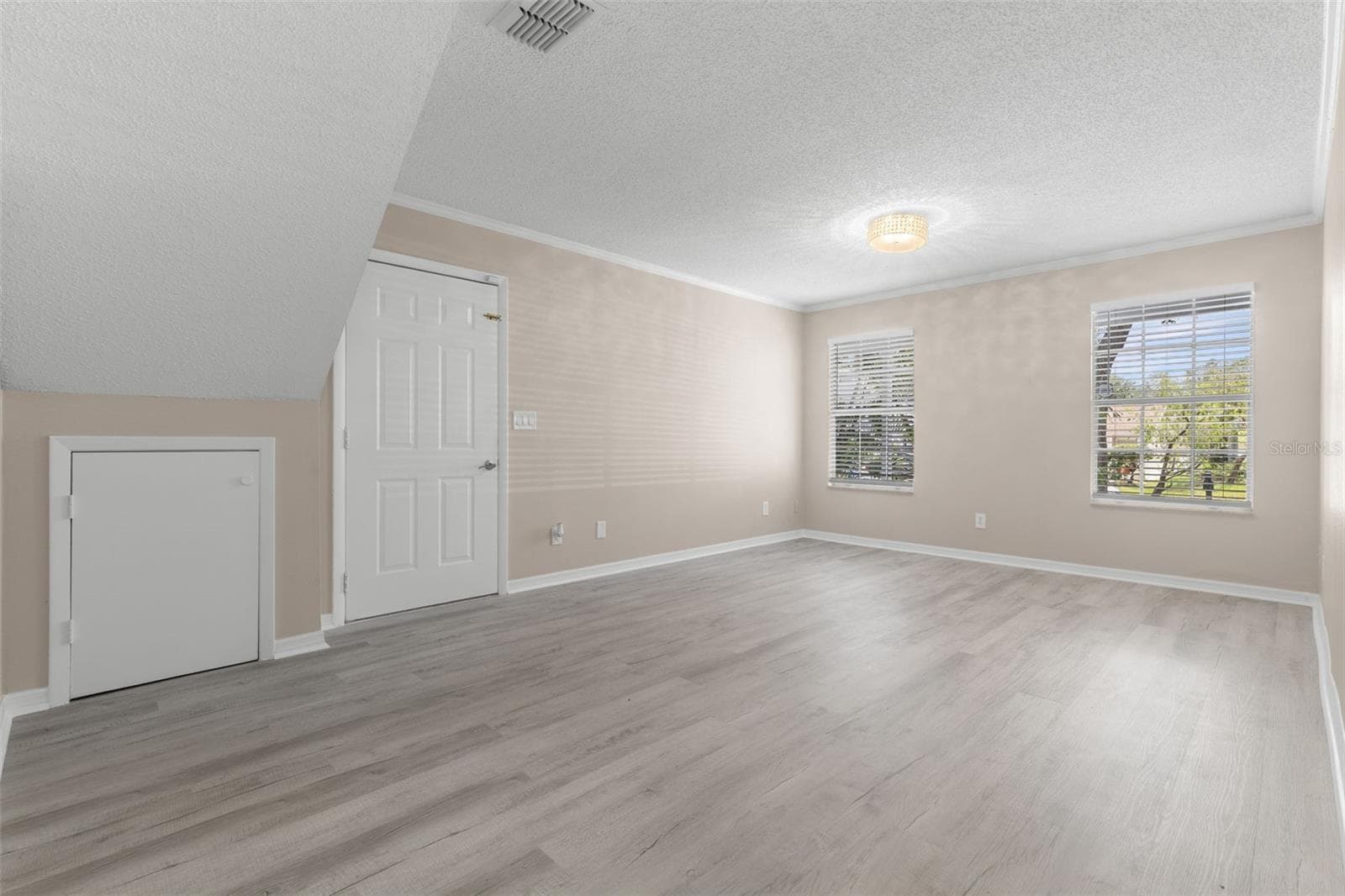 Single Family Residence at 7508 WAKULLA DR, TEMPLE TERRACE, photo 6 of 28