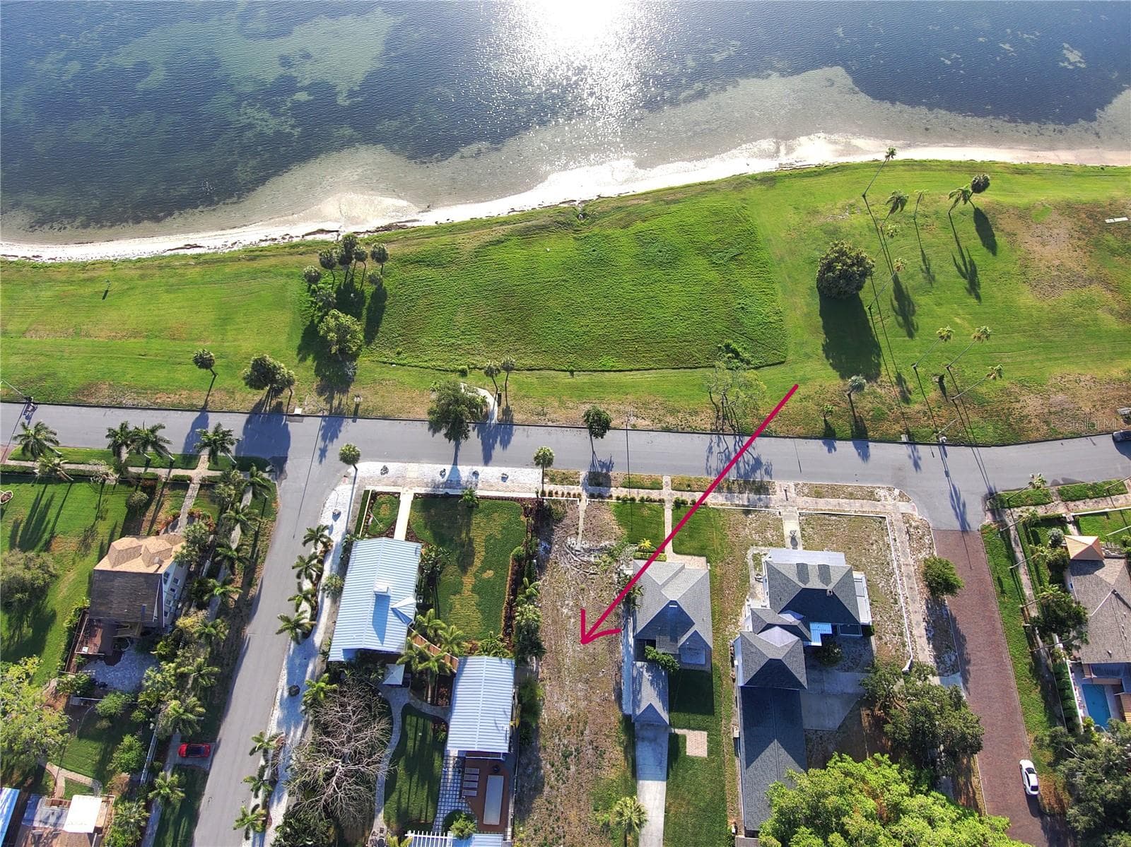 Single Family Residence at 1817 BEACH DR SE, ST PETERSBURG, photo 4 of 18