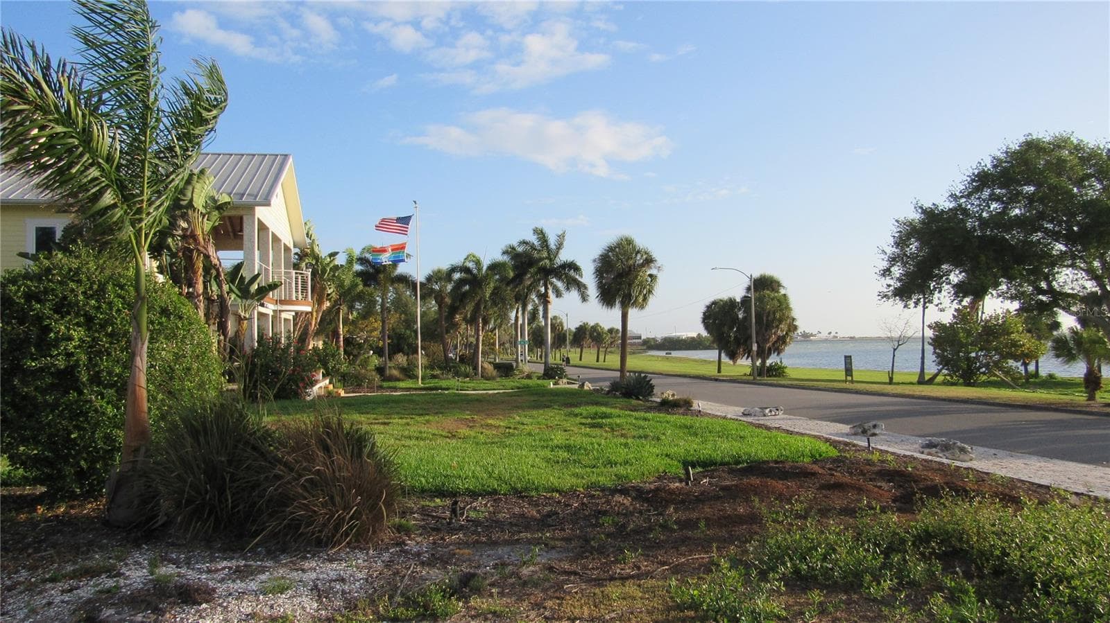Single Family Residence at 1817 BEACH DR SE, ST PETERSBURG, photo 12 of 18