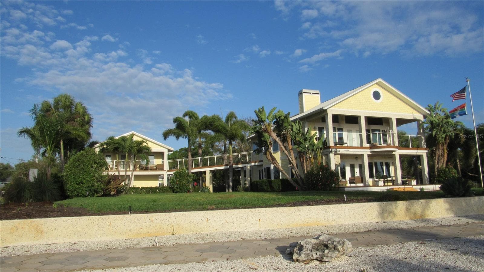 Neighboring Homes - 1817 BEACH DR SE, ST PETERSBURG