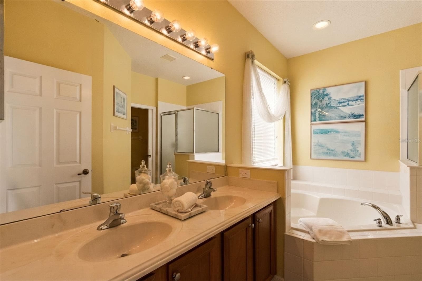 Single Family Residence at 14108 BUDWORTH CIR, ORLANDO, photo 12 of 48