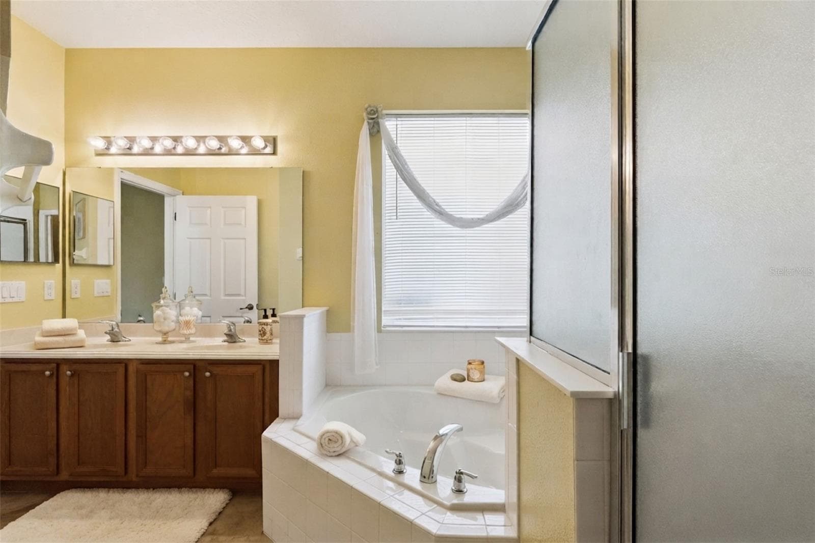 Single Family Residence at 14108 BUDWORTH CIR, ORLANDO, photo 13 of 48