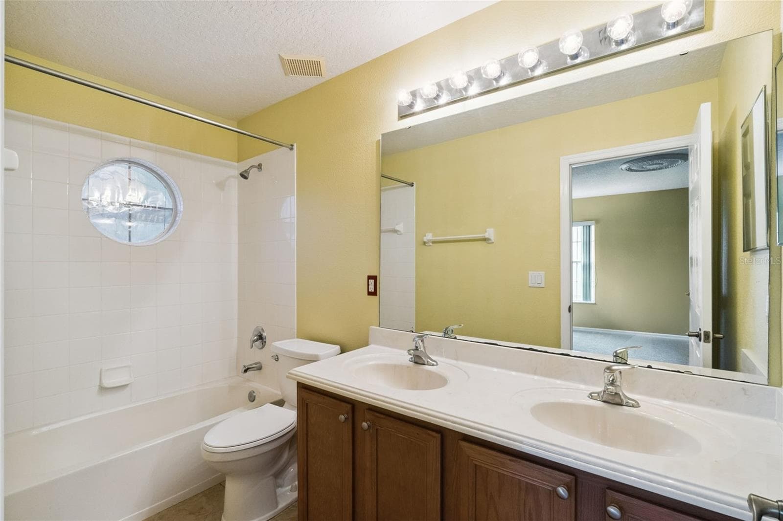 Single Family Residence at 14108 BUDWORTH CIR, ORLANDO, photo 15 of 48