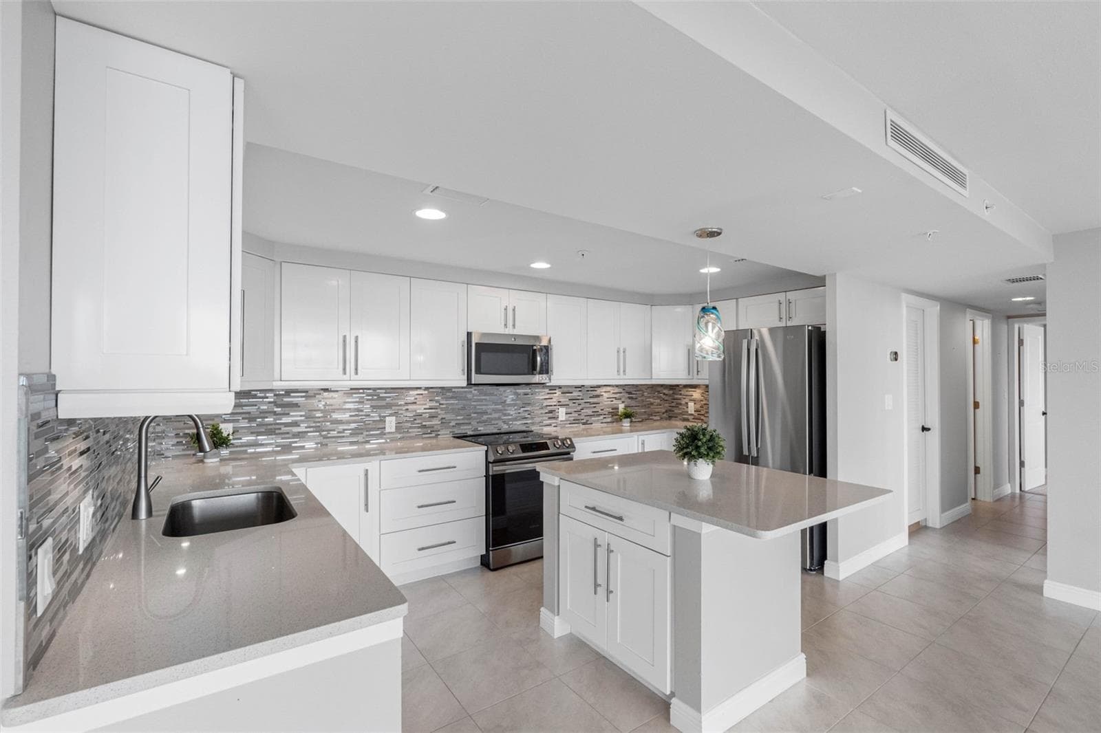 Fine Kitchen Finishes - 223 ISLAND WAY #7F, CLEARWATER BEACH
