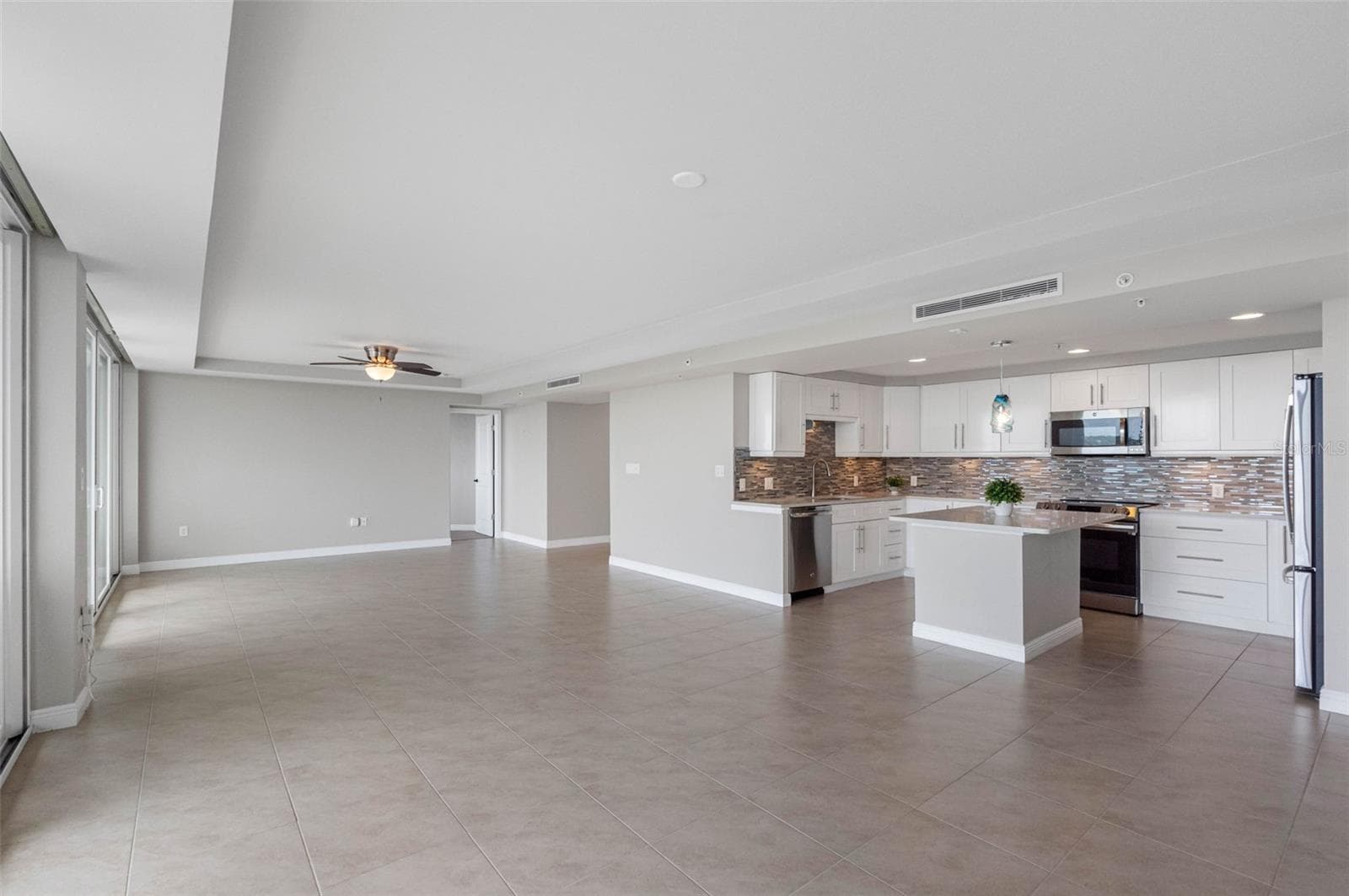 Living & Dining 34 x 16 - 223 ISLAND WAY #7F, CLEARWATER BEACH