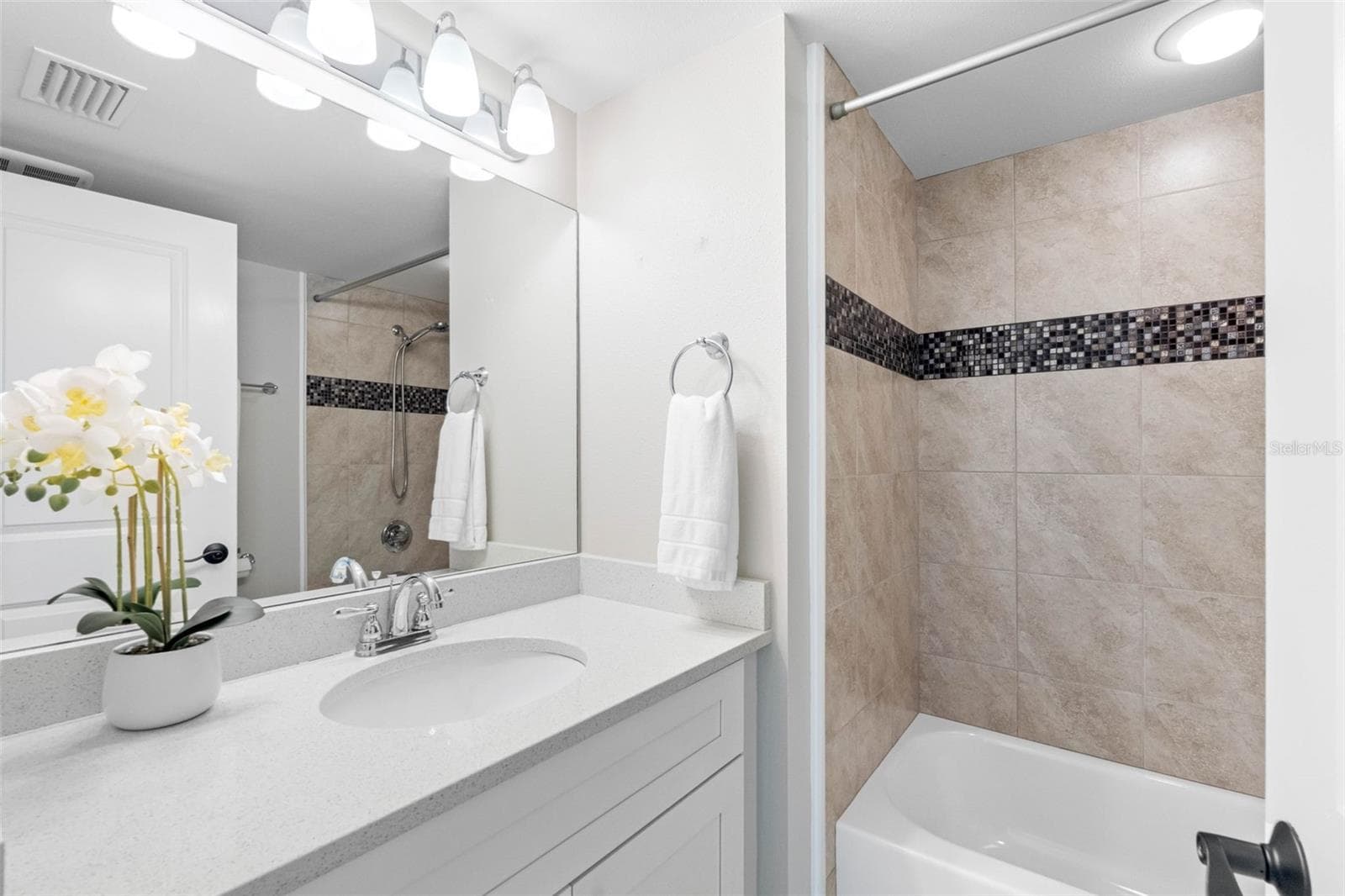 3rd Full Bathroom - 223 ISLAND WAY #7F, CLEARWATER BEACH