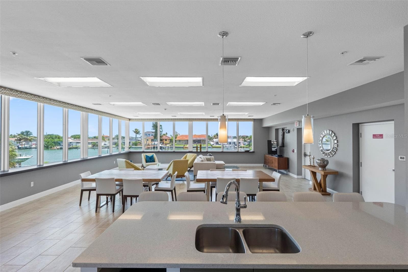 Waterfront Clubhouse - 223 ISLAND WAY #7F, CLEARWATER BEACH