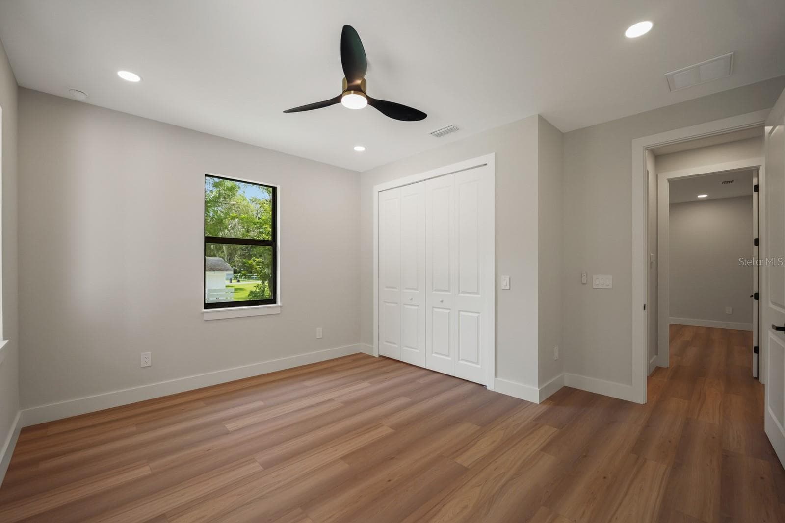 Single Family Residence at 64 HIGHLAND ST, BROOKSVILLE, photo 16 of 28