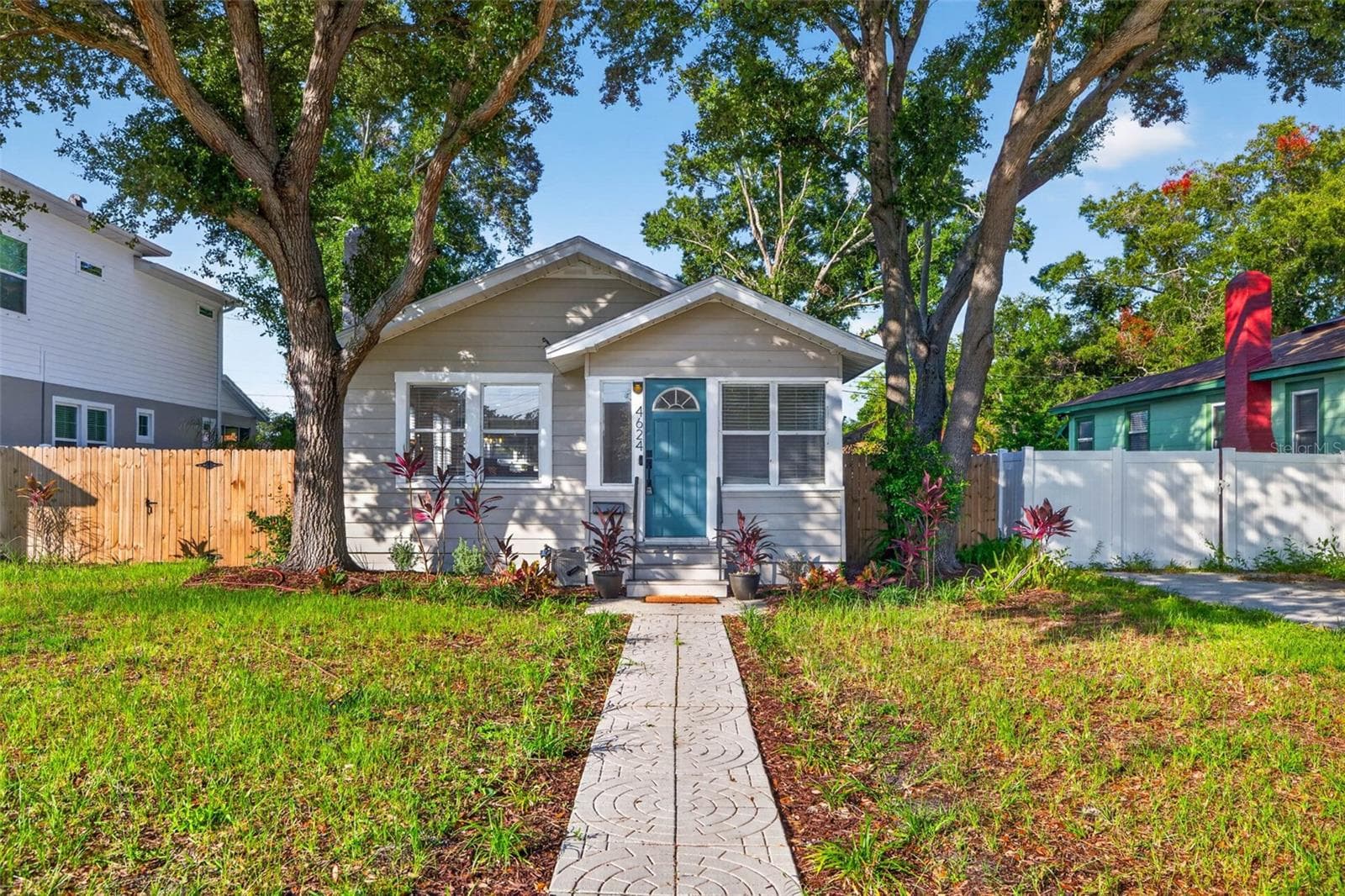 Single Family Residence at 4624 IRIS ST N, ST PETERSBURG, photo 2 of 37