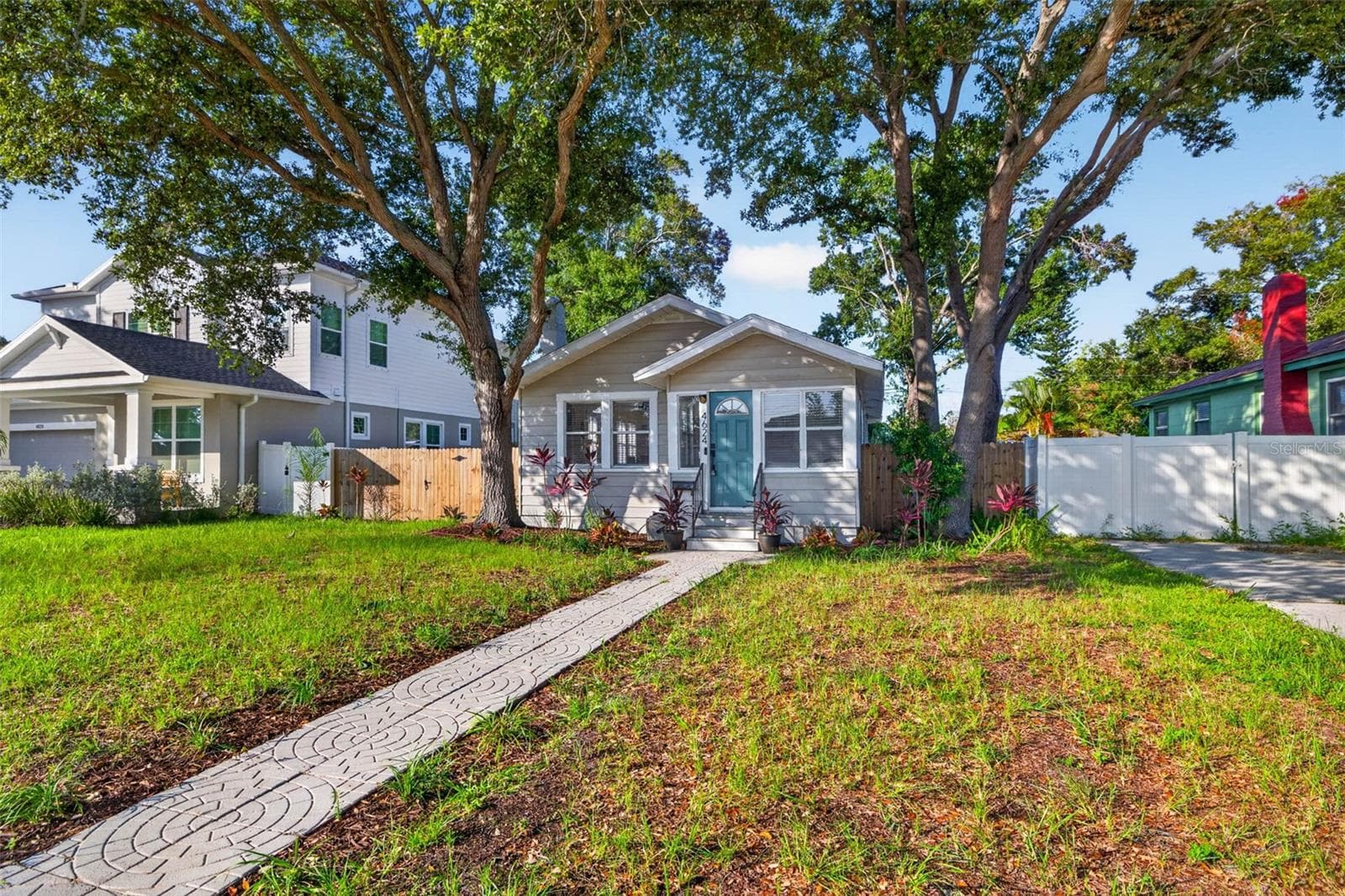 Single Family Residence at 4624 IRIS ST N, ST PETERSBURG, photo 3 of 37