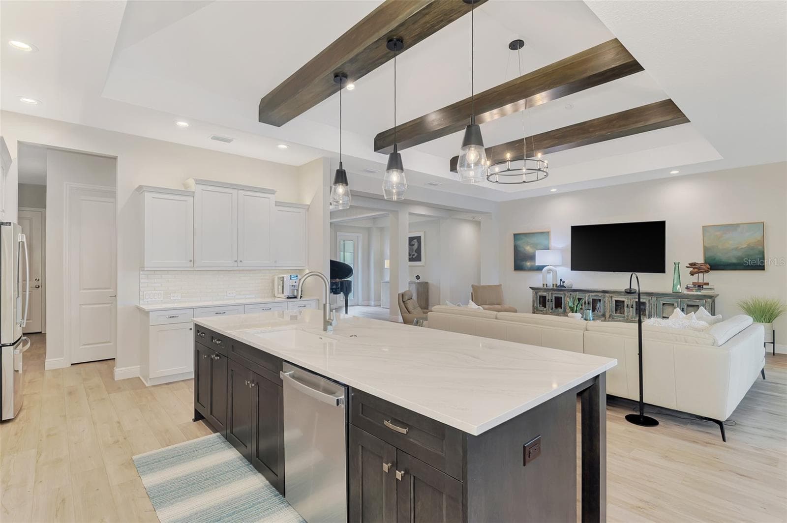 Single Family Residence at 18045 HOME RUN DR, VENICE, photo 21 of 100