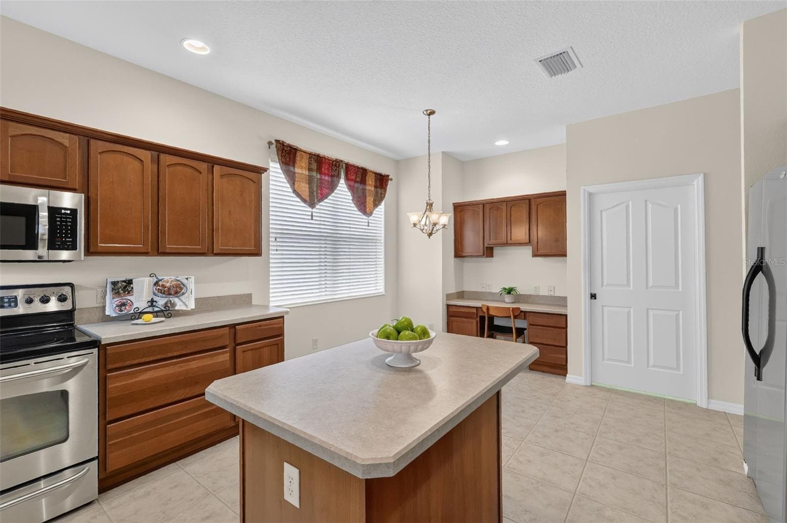 Single Family Residence at 2693 IRIS WAY, THE VILLAGES, photo 11 of 33